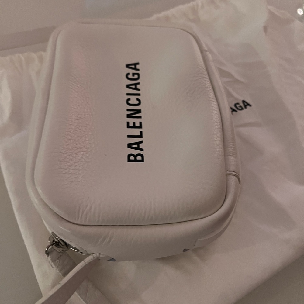 BALENCIAGA everyday white logo mini camera crossbody bag - Picture 6 of 15